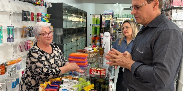 presidente Ben Hur de Oliveira visita farmácia recuperada em Cruzeiro do Sul