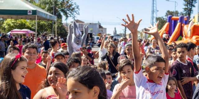 Crianças comemoram dia festivo