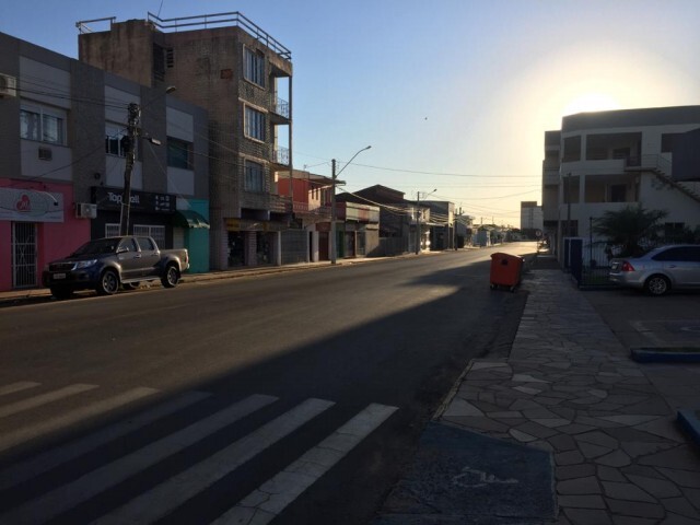 Esquina Av. Vaz Ferreira com a Antonio Silveira