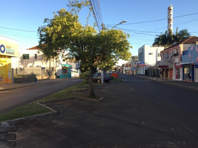 Esquina Av. Vaz Ferreira com a Antonio Silveira