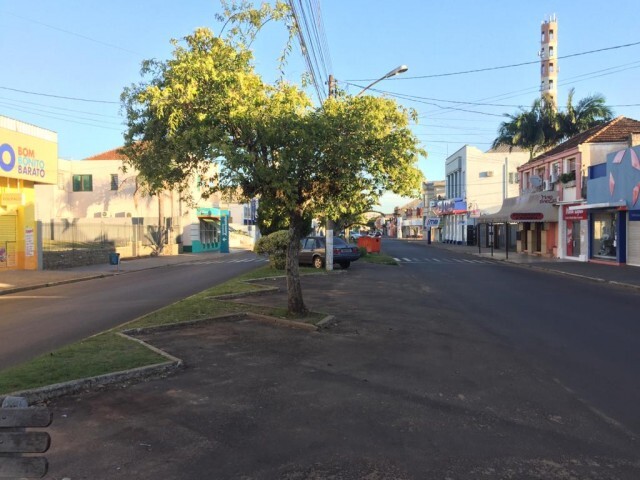 Esquina Av. Vaz Ferreira com a Antonio Silveira