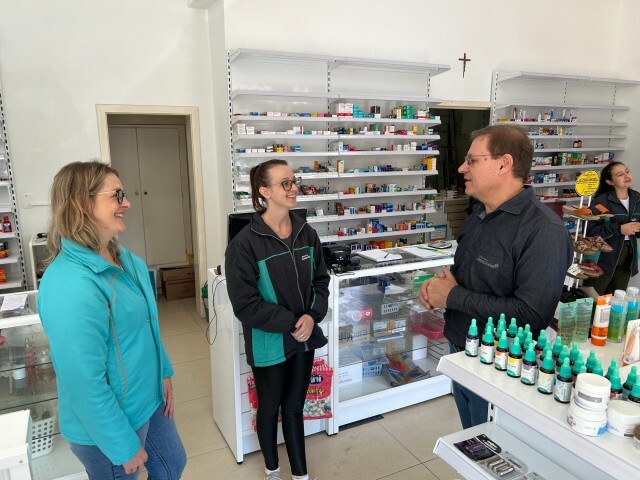 presidente Ben Hur de Oliveira visita farmácia recuperada em Sinimbu1