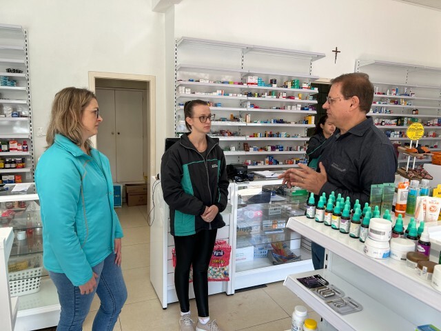 presidente Ben Hur de Oliveira visita farmácia recuperada em Sinimbu2