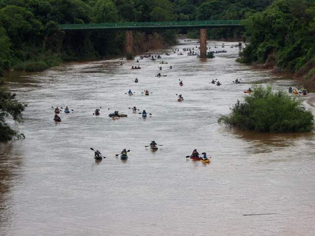 Caiaqueiros em ação