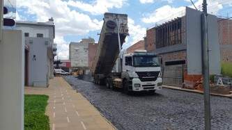 Mais uma rua sendo asfaltadas em Tupanciretã