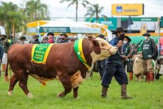 Na tradicional abertura com o Desfile dos Campeões, 44ª Expointer é reconhecida como a “feira da retomada”