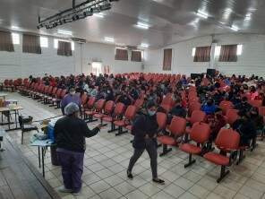 Covid-19 - Grande procura pelo público de 17 anos esgotam as doses nesta tarde de terça-feira