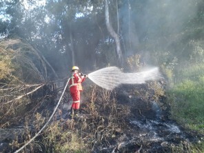 Bombeiros Voluntários atendem chamado na tarde deste sábado