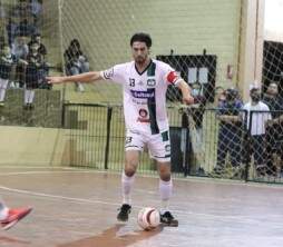 Visando a Série Prata e Copa do Brasil de Futsal, Figueira renova com o capitão Cleumir