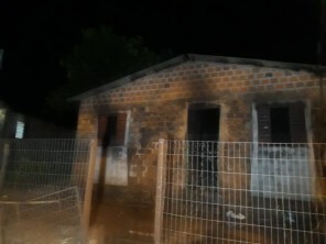 Incêndio consome residência no bairro Marcial Terra