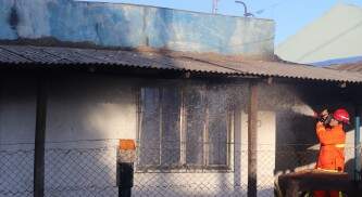 Incêndio no bairro Moraes deixa casa com perdas materiais na tarde deste sábado, 2