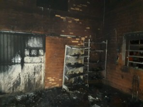 UBVT combate incêndio em um mercado no Quadro do antigo Frigorífico