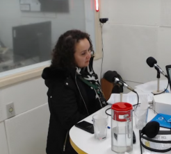 Viviane Soares Rodrigues, Coordenadora Municipal do Cadastro Único e do Programa Auxílio Brasil, concede entrevista à Rádio Tupã