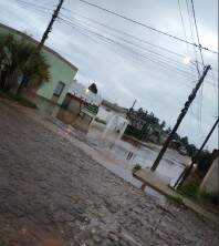 Secretaria de Obras atua em bairros de Tupanciretã, auxiliando no escoamento da água