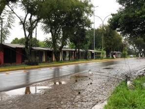 Poste desaba, e Av. Bortolo Fogliatto ficou intransitável