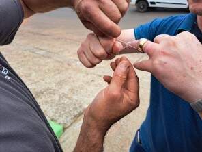 Bombeiros Voluntários de Tupanciretã retiram aliança de dedo com técnica apurada