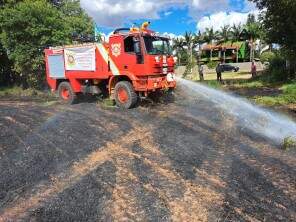 Bombeiros Voluntários de Tupanciretã contém chamas no Bairro Paineiras