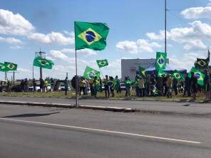 Bandeiraço reúne mais de 500 pessoas no trevo de acesso à Tupanciretã