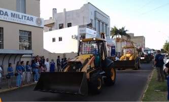 Desfile de Máquinas com a benção, reflete no investimento da Prefeitura com a arrecadação municipal