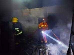 Bombeiros de Tupanciretã e Cruz Alta se unem, em atendimento no Espinilhinho, localidade interiorana