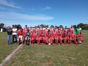 E.C. Gaúcho estreia uniforme com vitória