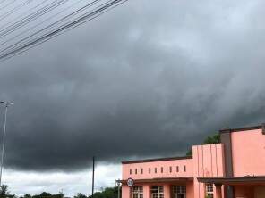 Chuva e alerta para tempestade se estendem na Terra da Mãe de Deus