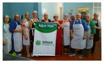 Capacitação culinária é realizada com a equipe do HCBT