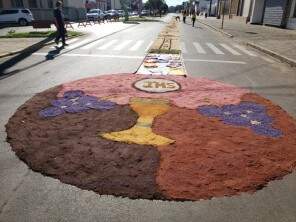 Feriado de Corpus Christi quebra recorde de tapetes em Tupanciretã