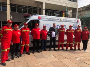 Bombeiros Voluntários de Tupanciretã recebem veículo da Prefeitura Municipal