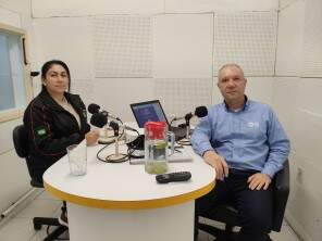 Vereadora Carina Valau concede entrevista à Rádio Tupã