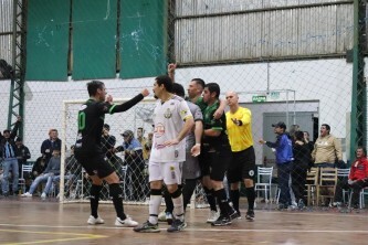 Associação Tupanciretanense de Futsal busca empate heroico em jogo eletrizante