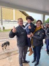 Em Tupanciretã, Administração Municipal entrega uniformes escolares aos alunos da rede municipal de ensino