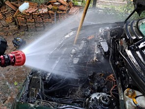 Bombeiros Voluntários atendem a caso de incêndio veicular em Tupanciretã