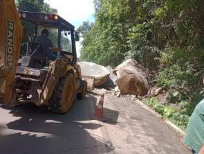 Pedra é implodida na BR-158, entre Santa Maria e Itaara