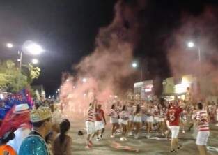 Blocos desfilam pela Vaz Ferreira no Carnaval 2024 de Tupanciretã