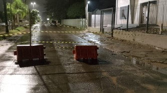 Defesa Civil de Tupanciretã interdita a Avenida Serafim Bravo devido a queda de fios de luz