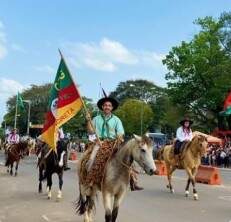 CTG Tapera Velha e E.N. Taquarembó representam Tupanciretã em Ijuí, na 53°Ciranda de Prendas e o 36° Entrevero de Peões