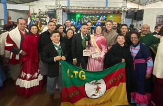 CTG Tapera Velha festeja conquistas com carreata em Tupanciretã