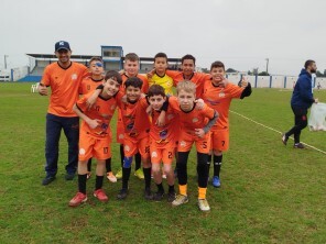 Escolinha de Futsal Rei Arthur garante pódio em duas categorias em campeonato Regional de Futebol 7 em Júlio de Castilhos