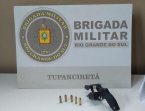 Brigada Militar de Tupanciretã apreende arma de suspeito com antecedentes por tráfico de entorpecentes