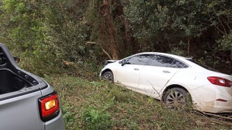 Condutor perde controle e colide na mata, em rodovia de Tupanciretã