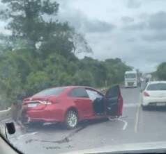 Caminhão colide em veículo na ponte do Passo dos Buracos, BR-158