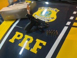 PRF prende tia de Tupanciretã e sobrinha castilhense transportando arma e munições em Santa Maria